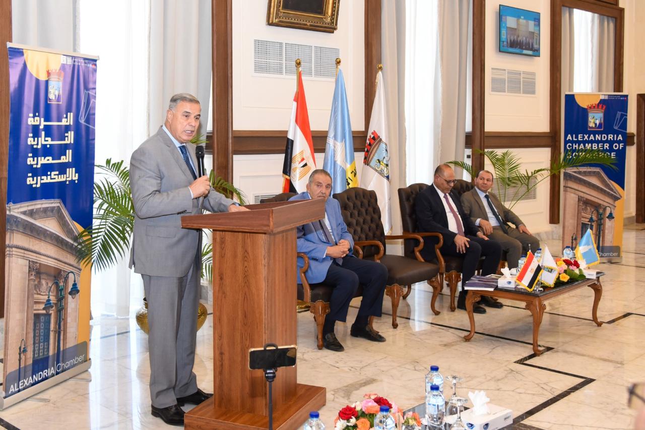 وزير العمل ومحافظ الإسكندرية يفتتحان ندوة تثقيفية حول قانون العمل الجديد.. 